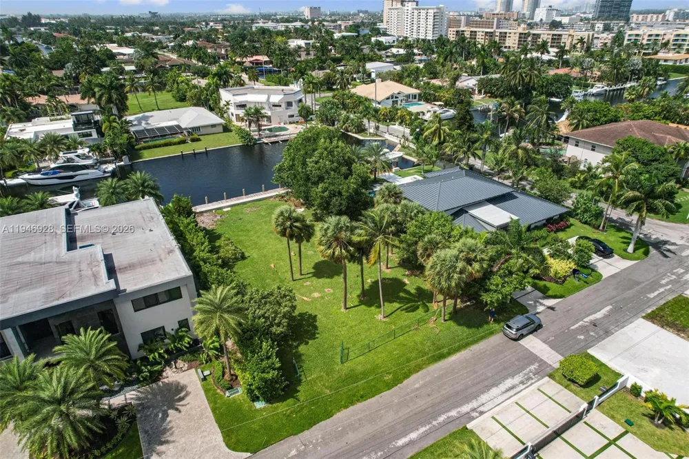 606 Palm Dr Hallandale Beach, FL 33009