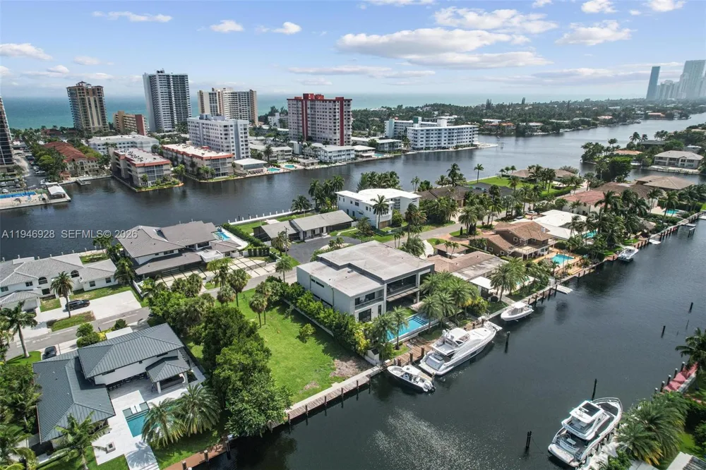 606 Palm Dr Hallandale Beach, FL 33009