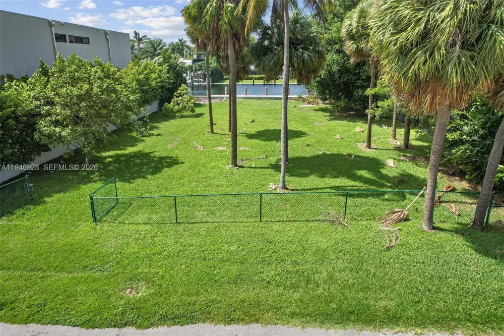 606 Palm Dr Hallandale Beach, FL 33009