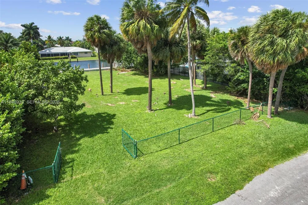 606 Palm Dr Hallandale Beach, FL 33009