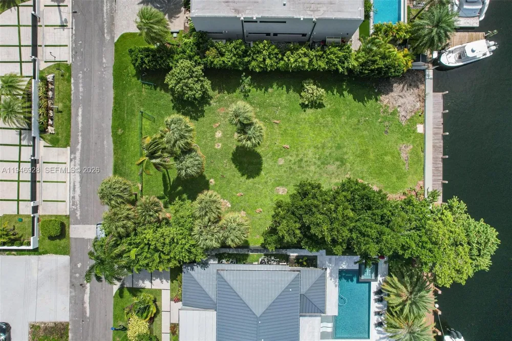 606 Palm Dr Hallandale Beach, FL 33009