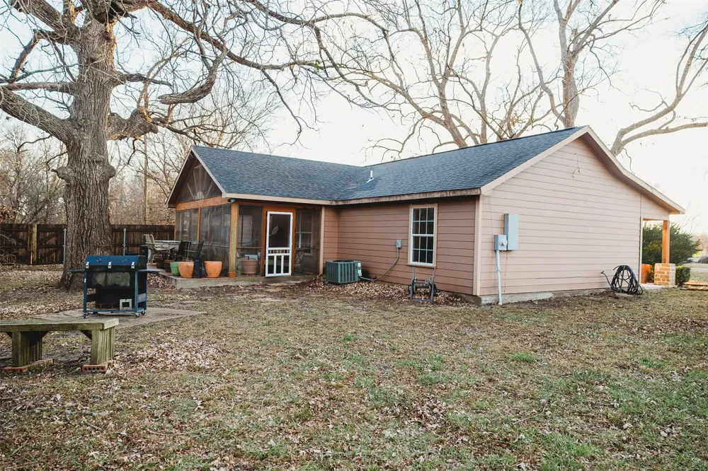 6078 E Line Road Whitewright, TX 75491