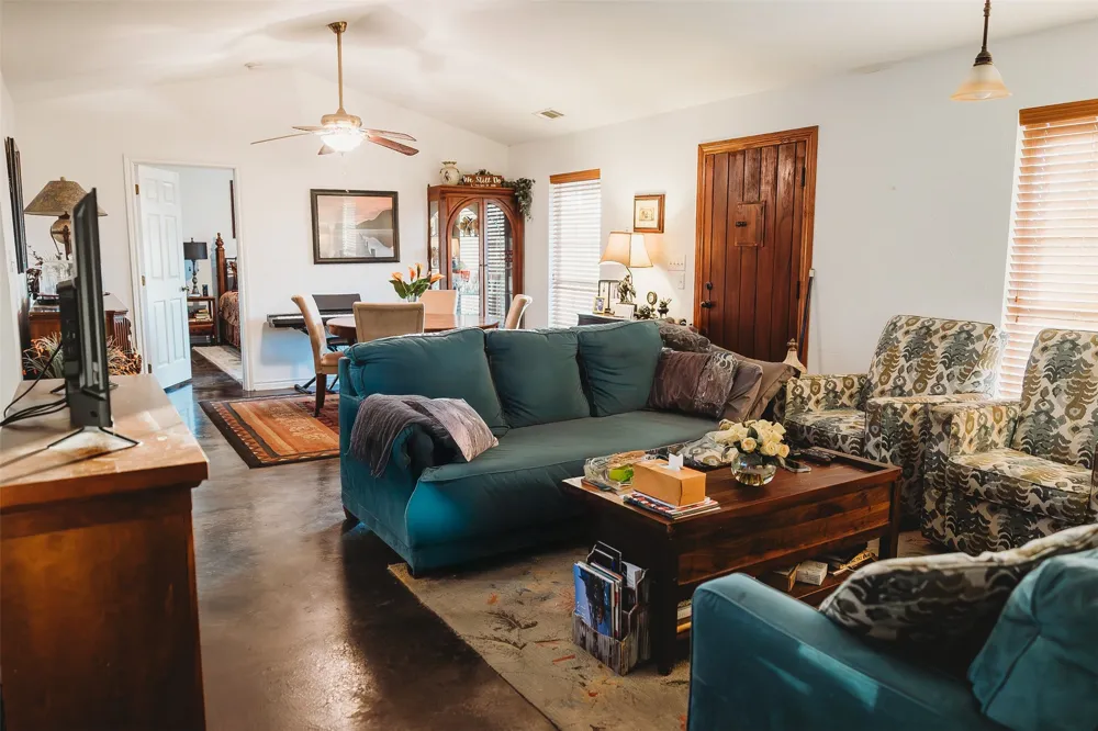 6078 E Line Road Whitewright, TX 75491
