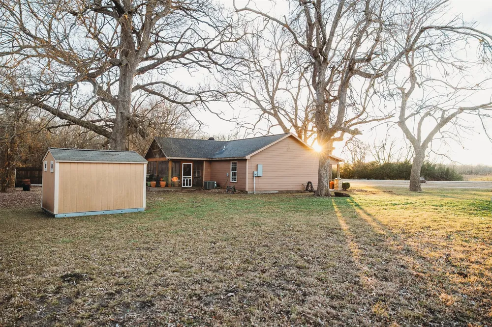 6078 E Line Road Whitewright, TX 75491