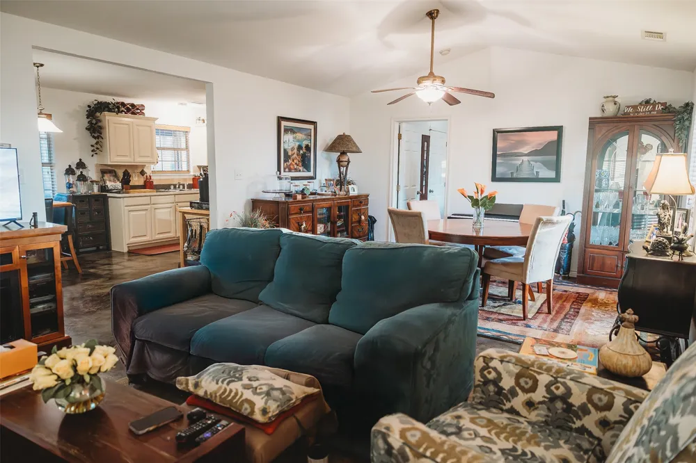 6078 E Line Road Whitewright, TX 75491