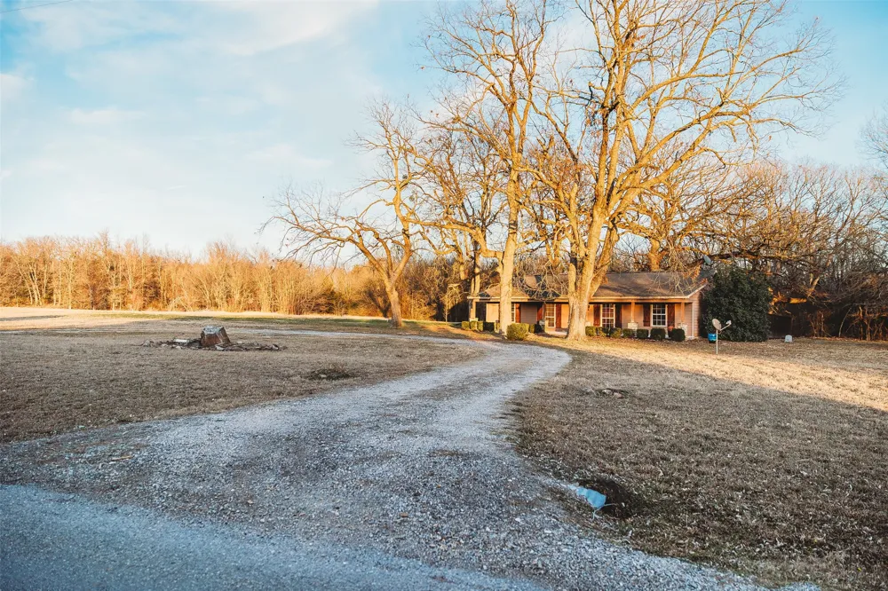 6078 E Line Road Whitewright, TX 75491