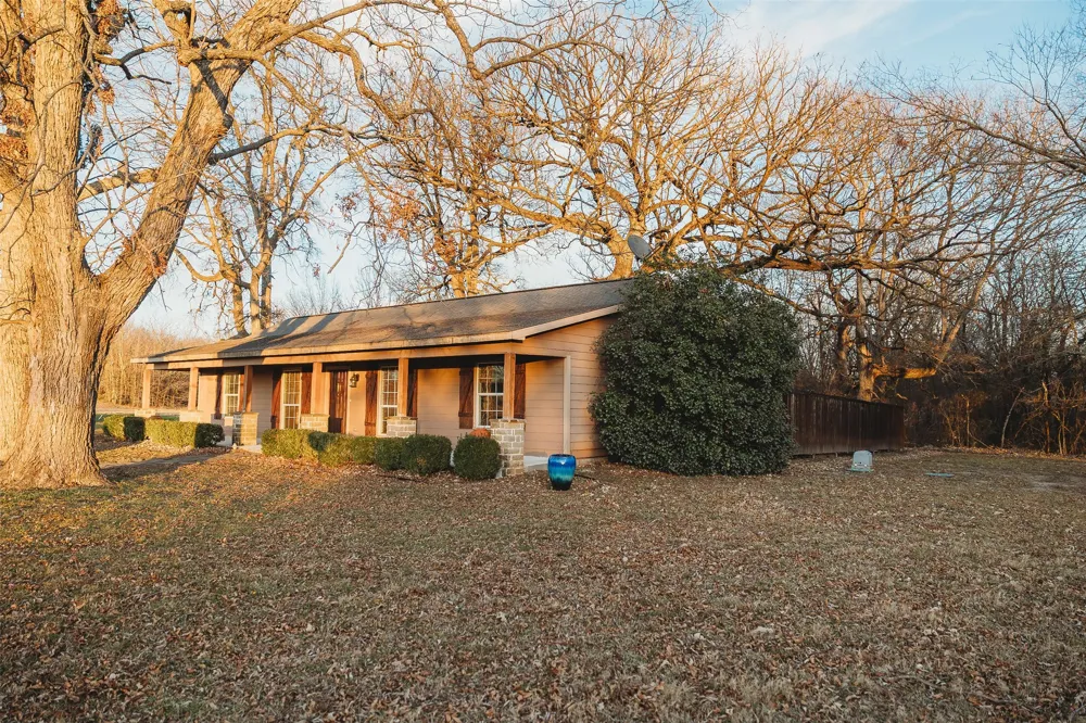 6078 E Line Road Whitewright, TX 75491