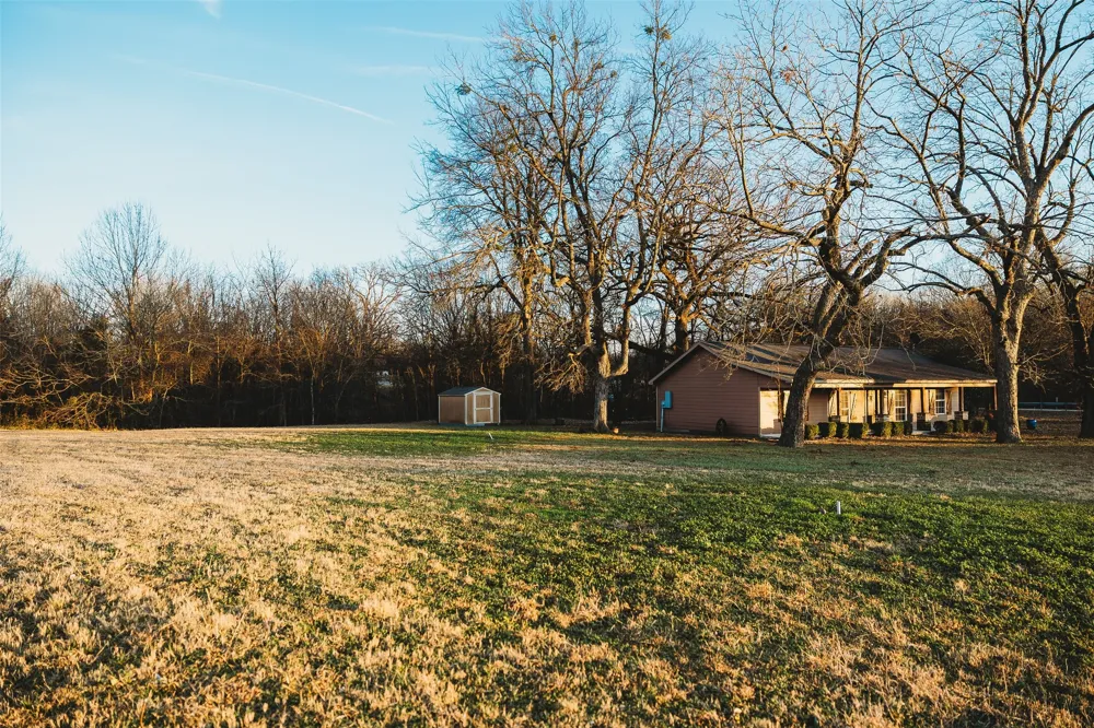 6078 E Line Road Whitewright, TX 75491