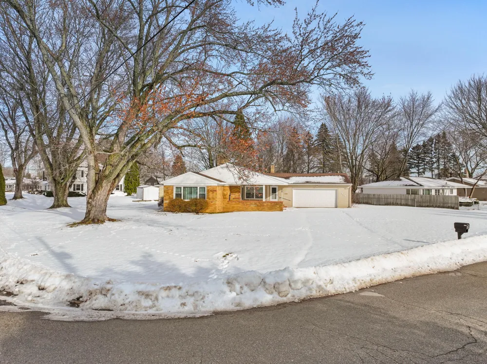 616 LakeShore Drive Cadillac City, MI 49601