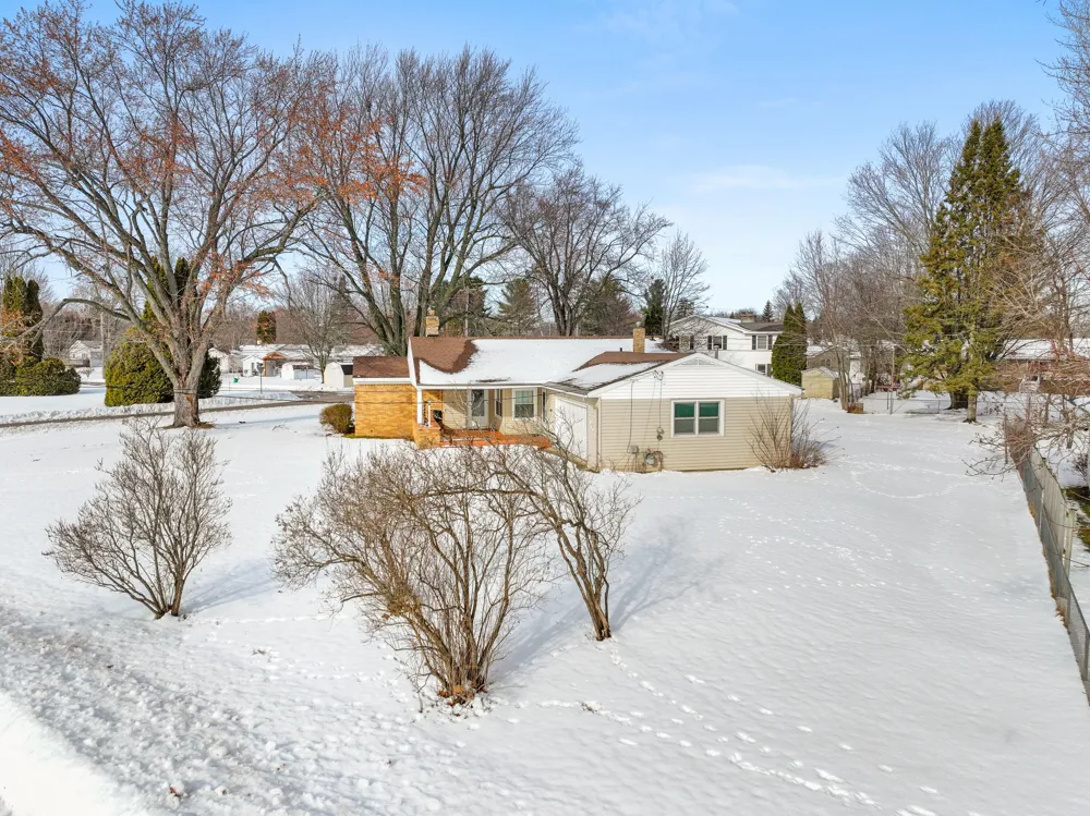 616 LakeShore Drive Cadillac City, MI 49601