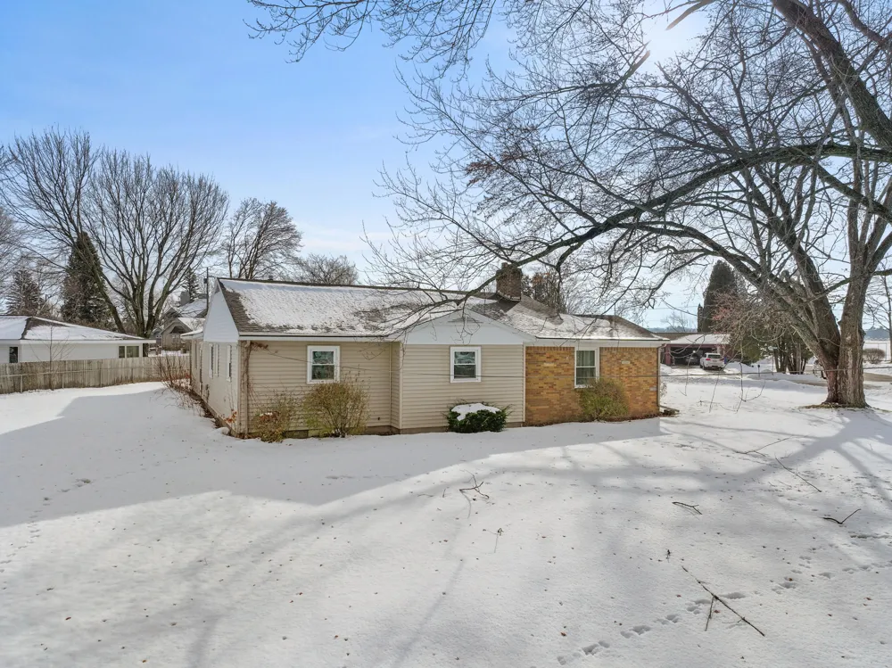 616 LakeShore Drive Cadillac City, MI 49601