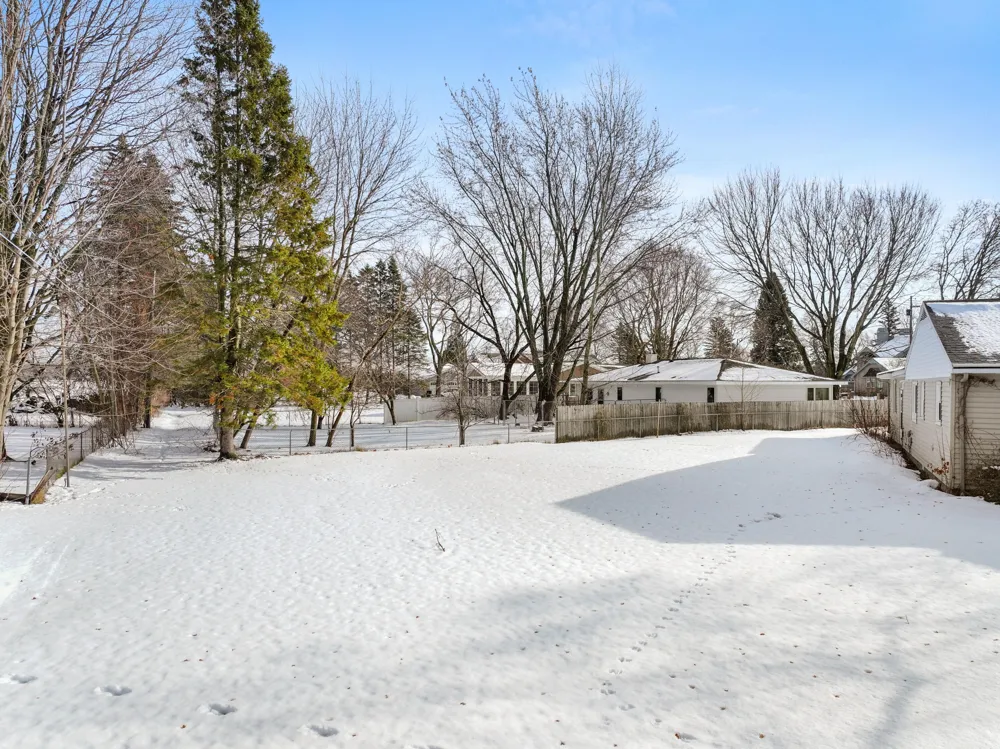 616 LakeShore Drive Cadillac City, MI 49601
