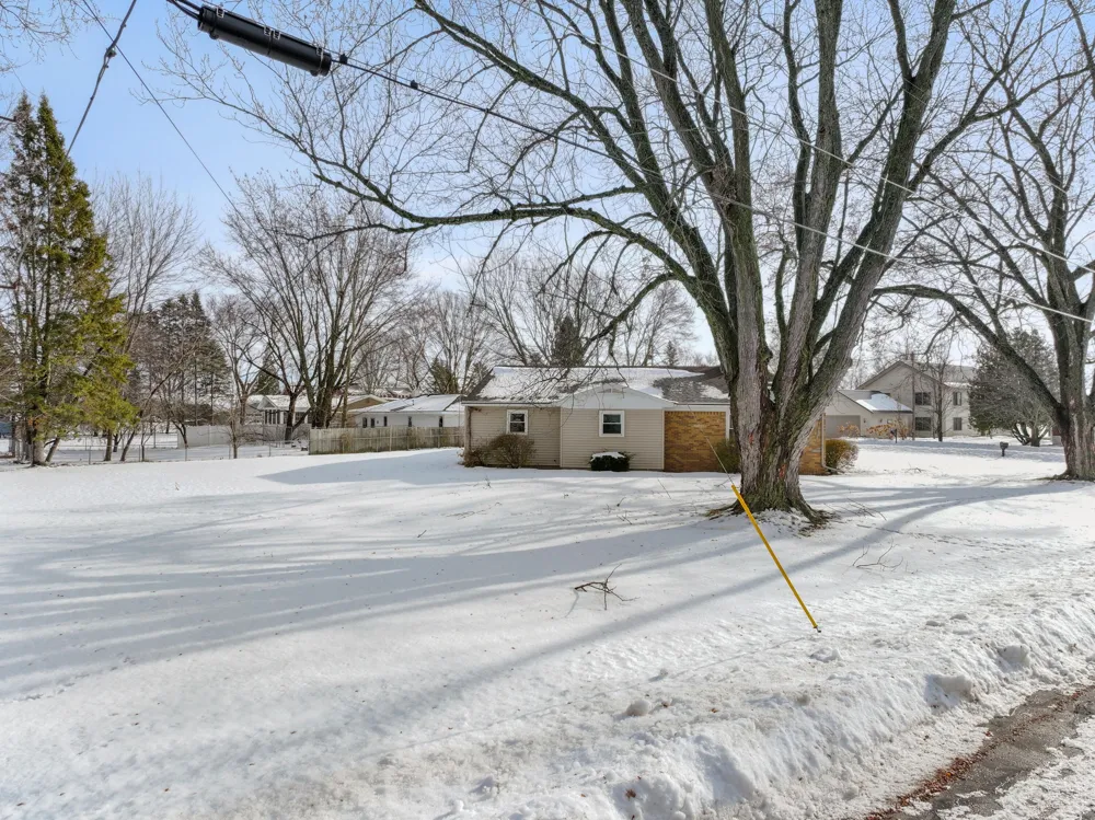 616 LakeShore Drive Cadillac City, MI 49601