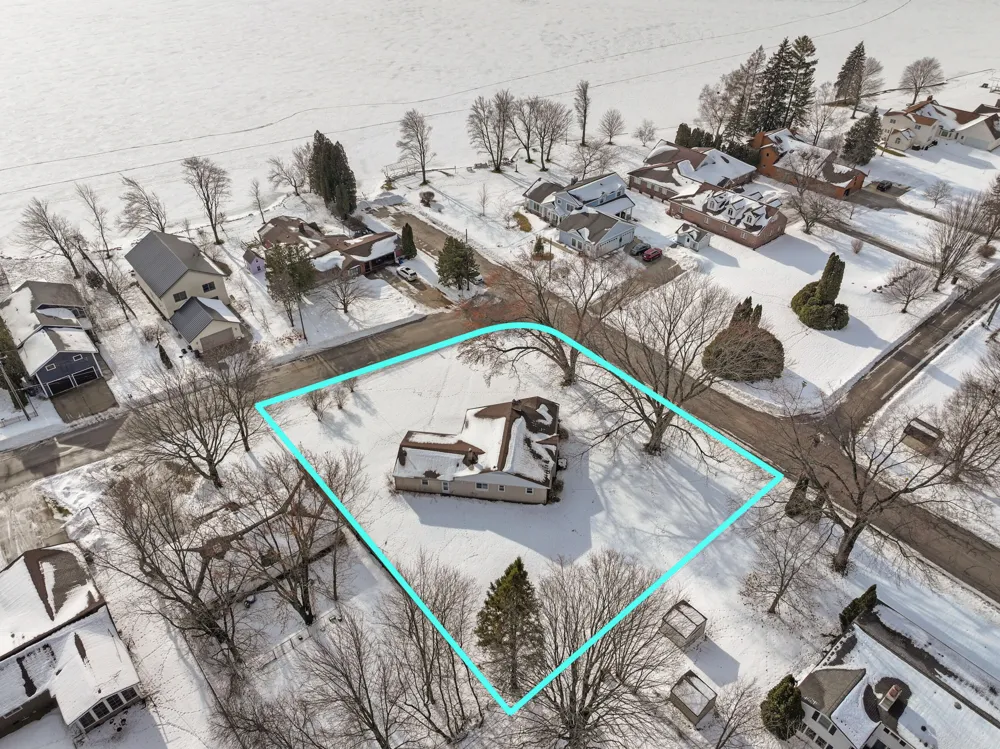 616 LakeShore Drive Cadillac City, MI 49601