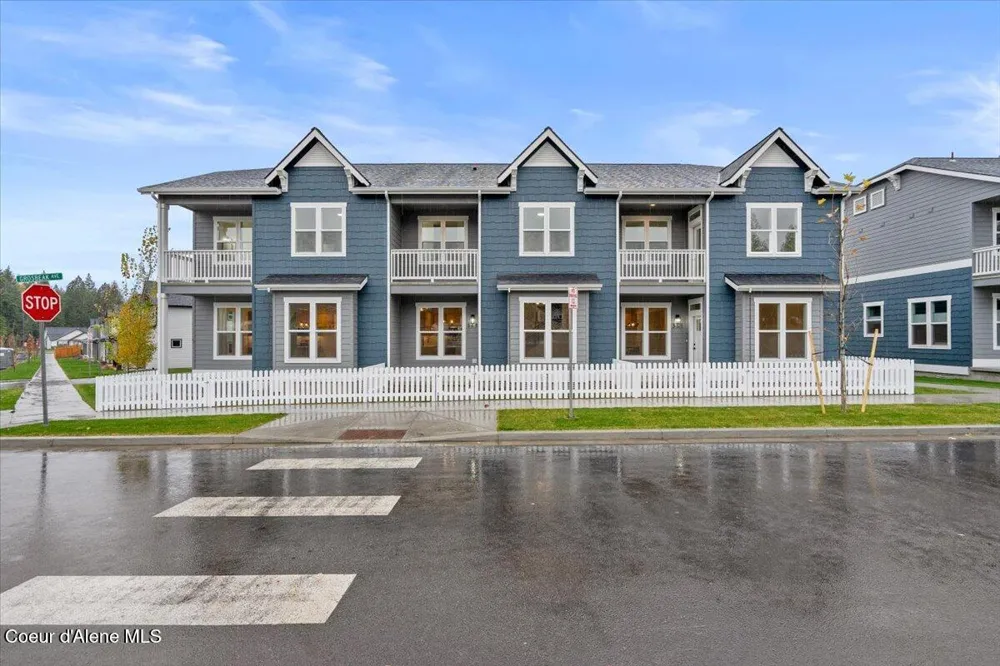 351 E Grosbeak Avenue Hayden, ID 83835