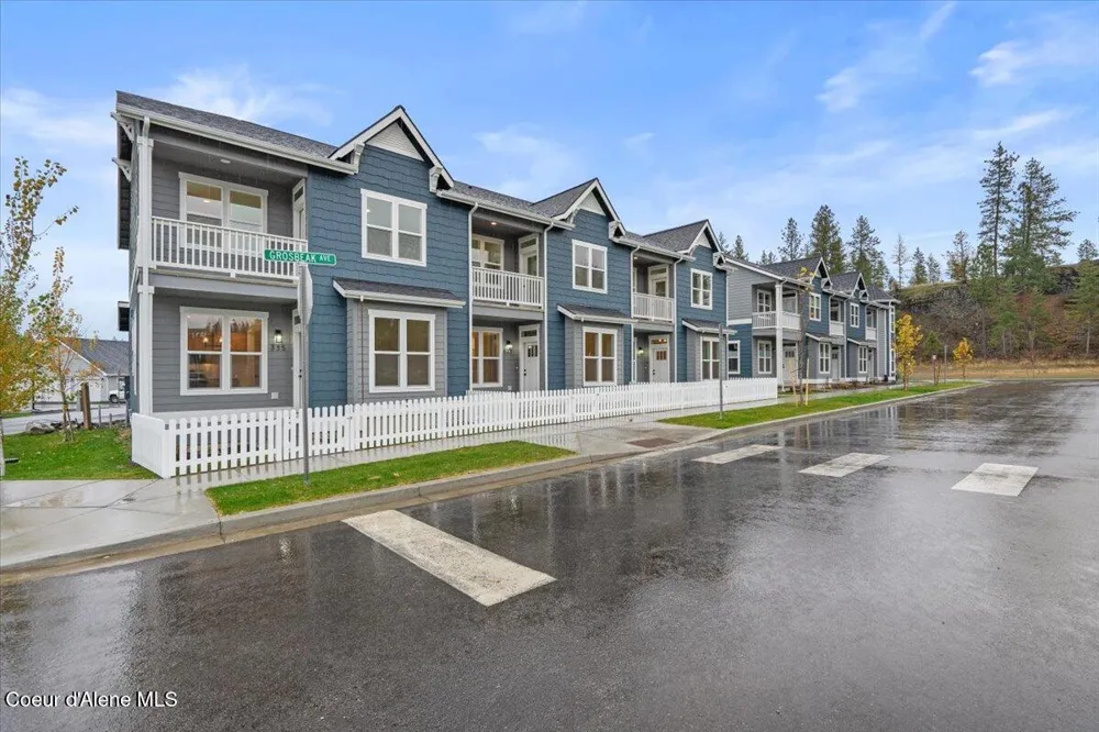 351 E Grosbeak Avenue Hayden, ID 83835