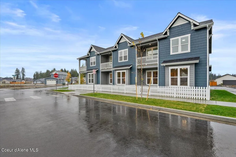 351 E Grosbeak Avenue Hayden, ID 83835