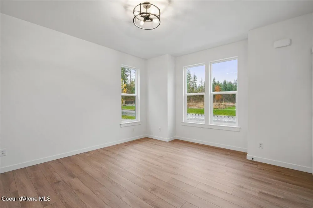 351 E Grosbeak Avenue Hayden, ID 83835