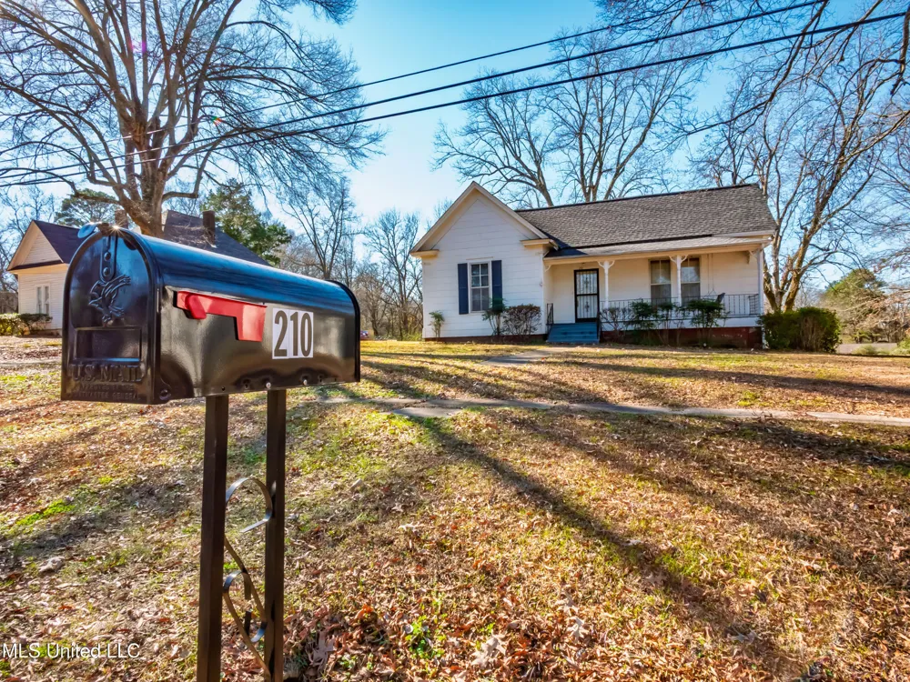 210 Eureka Street Batesville, MS 38606