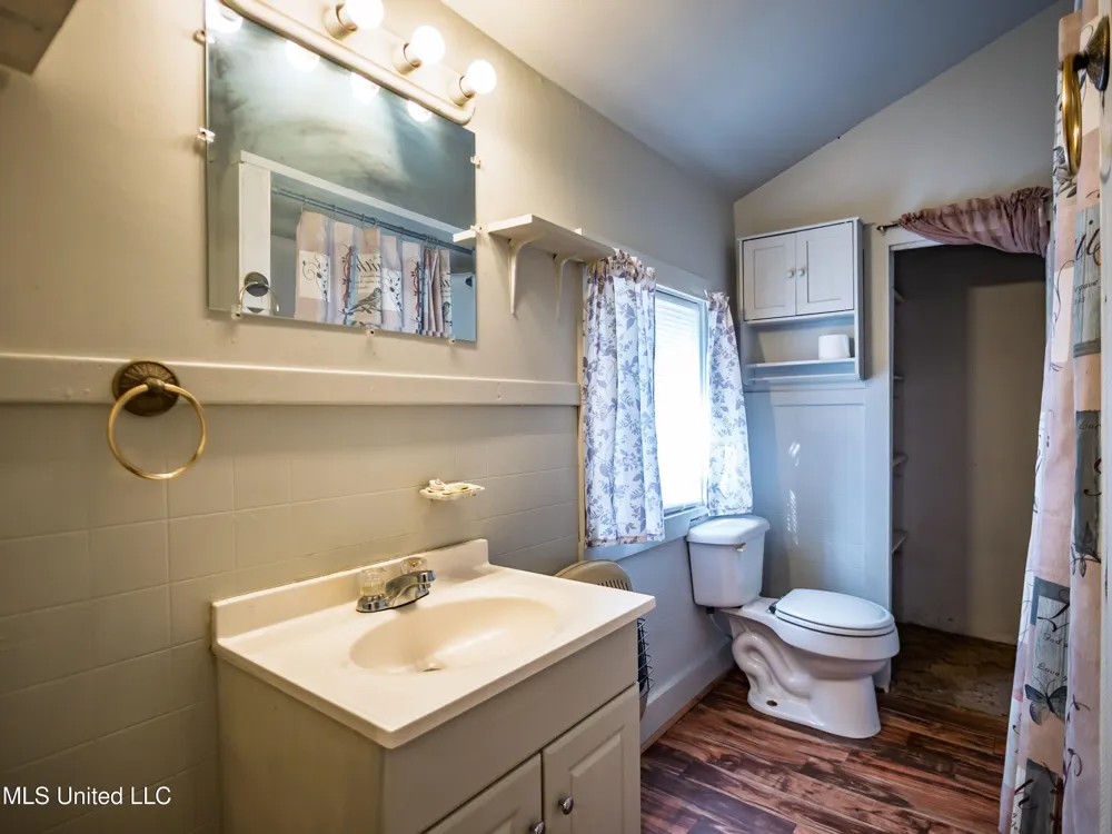 210 Eureka Street Batesville, MS 38606