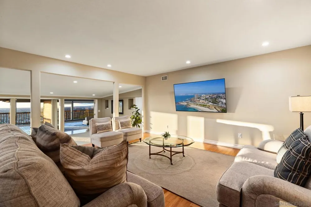 4260 Eastridge Dr La Mesa, CA 91941
