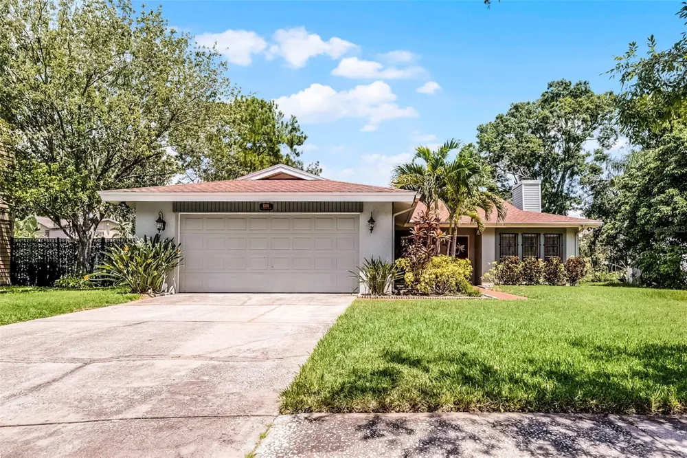 8208 LA SERENA DRIVE Tampa, FL 33614