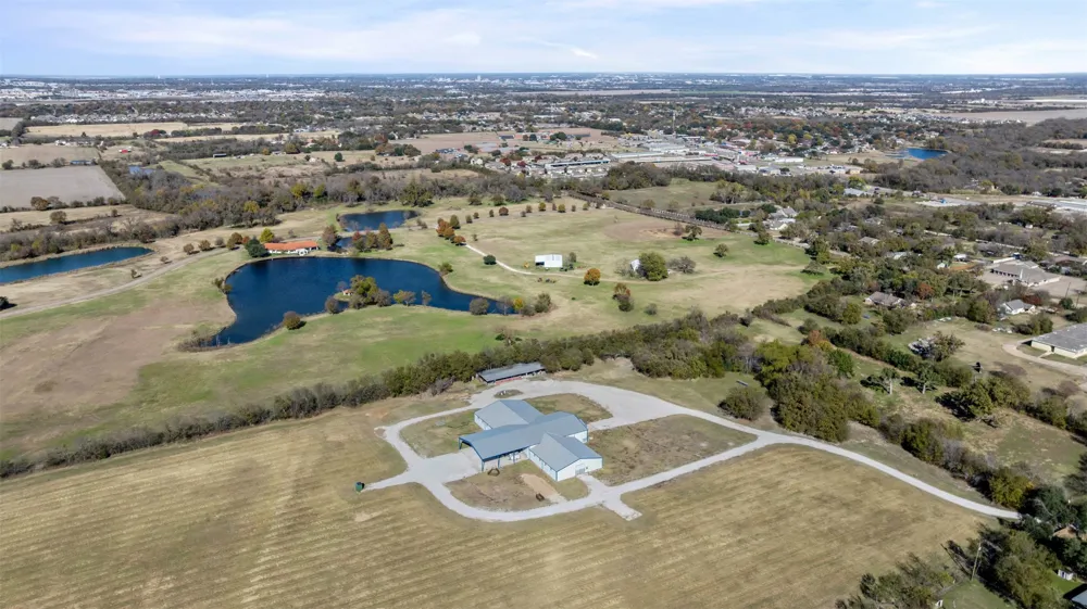 1005 El Camino Drive Robinson, TX 76706