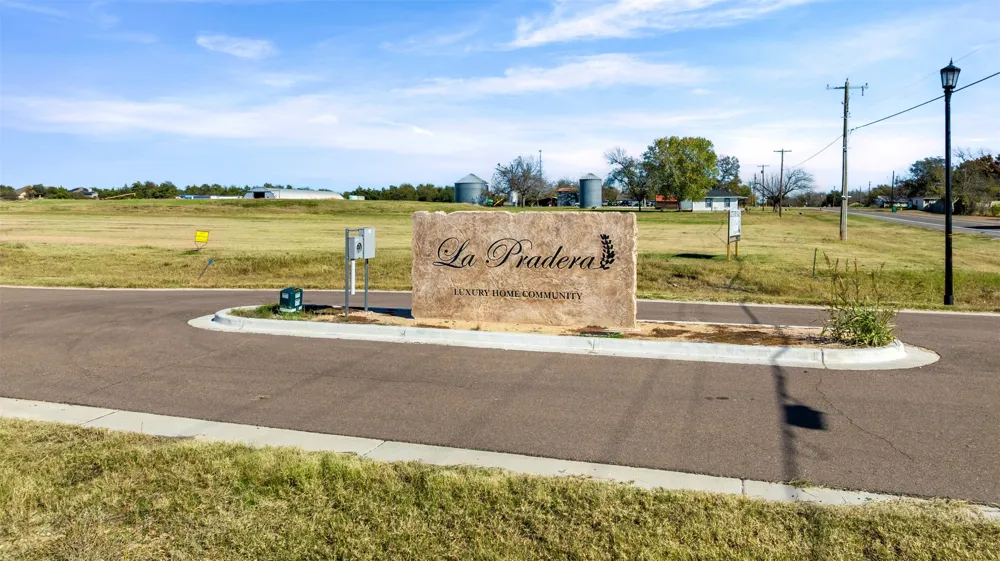 1005 El Camino Drive Robinson, TX 76706