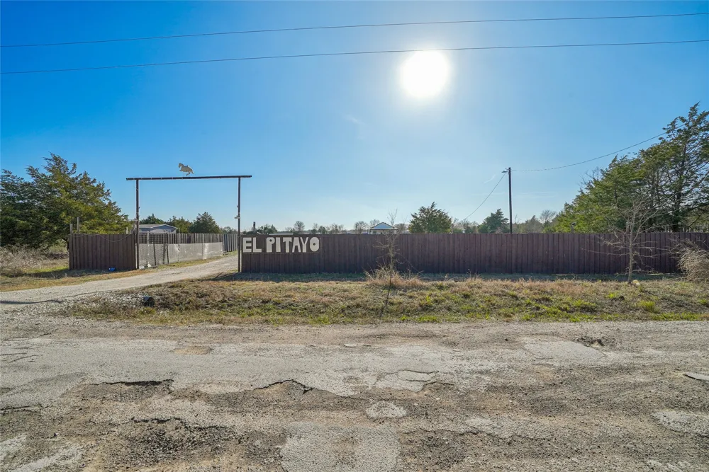21896 County Road 4072 Kemp, TX 75143