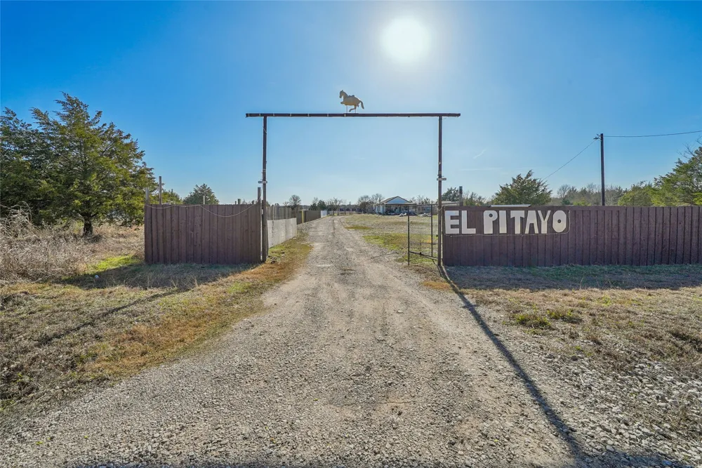 21896 County Road 4072 Kemp, TX 75143