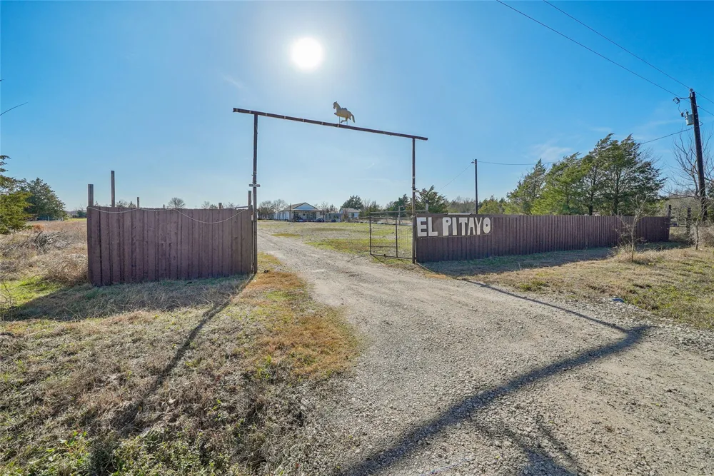 21896 County Road 4072 Kemp, TX 75143