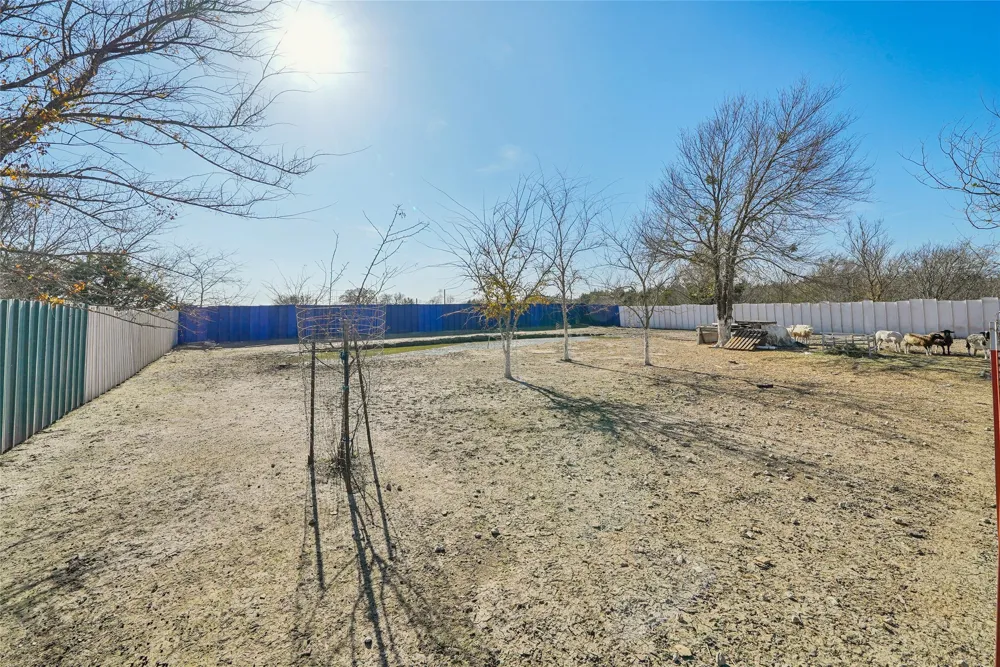 21896 County Road 4072 Kemp, TX 75143