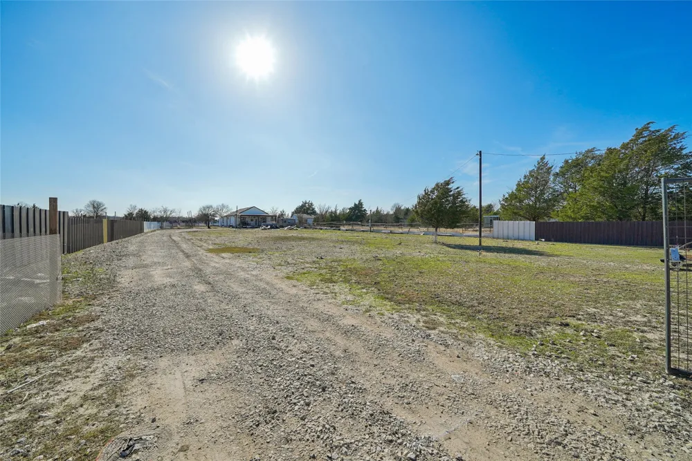 21896 County Road 4072 Kemp, TX 75143