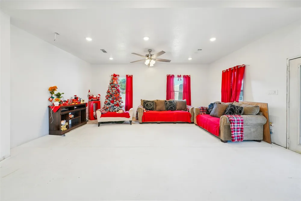21896 County Road 4072 Kemp, TX 75143