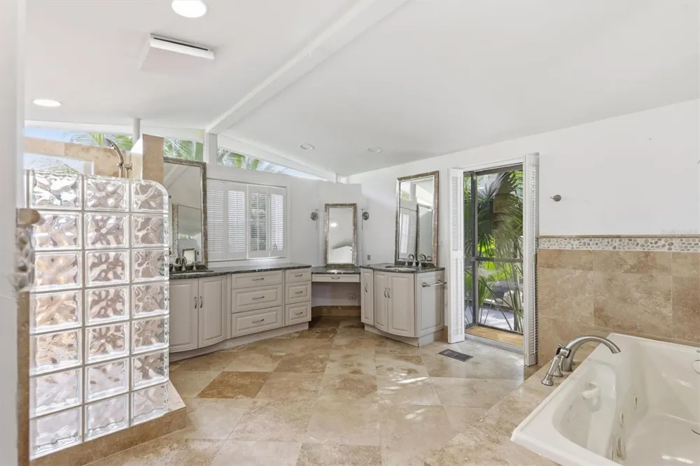 425 PARTRIDGE CIRCLE Sarasota, FL 34236