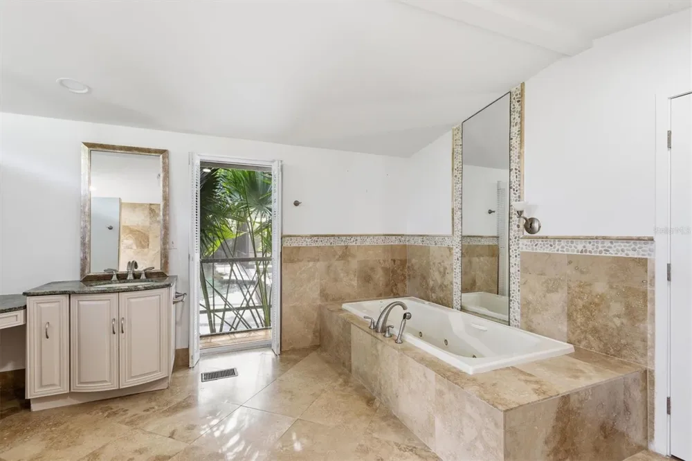 425 PARTRIDGE CIRCLE Sarasota, FL 34236