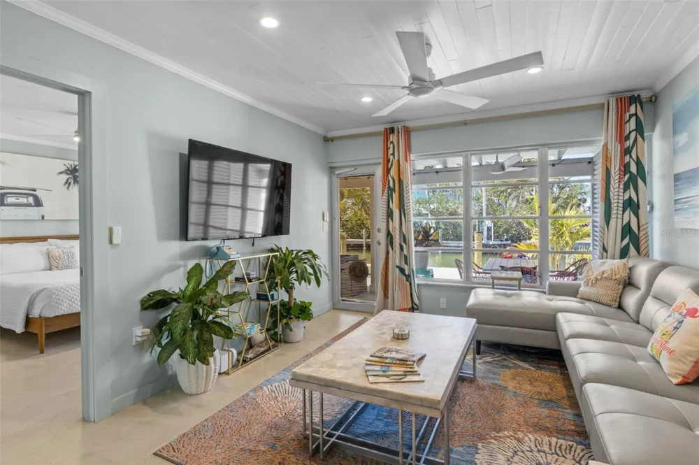 26 SEASIDE COURT Holmes Beach, FL 34217