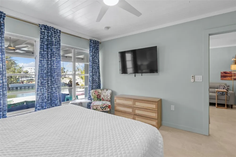 26 SEASIDE COURT Holmes Beach, FL 34217