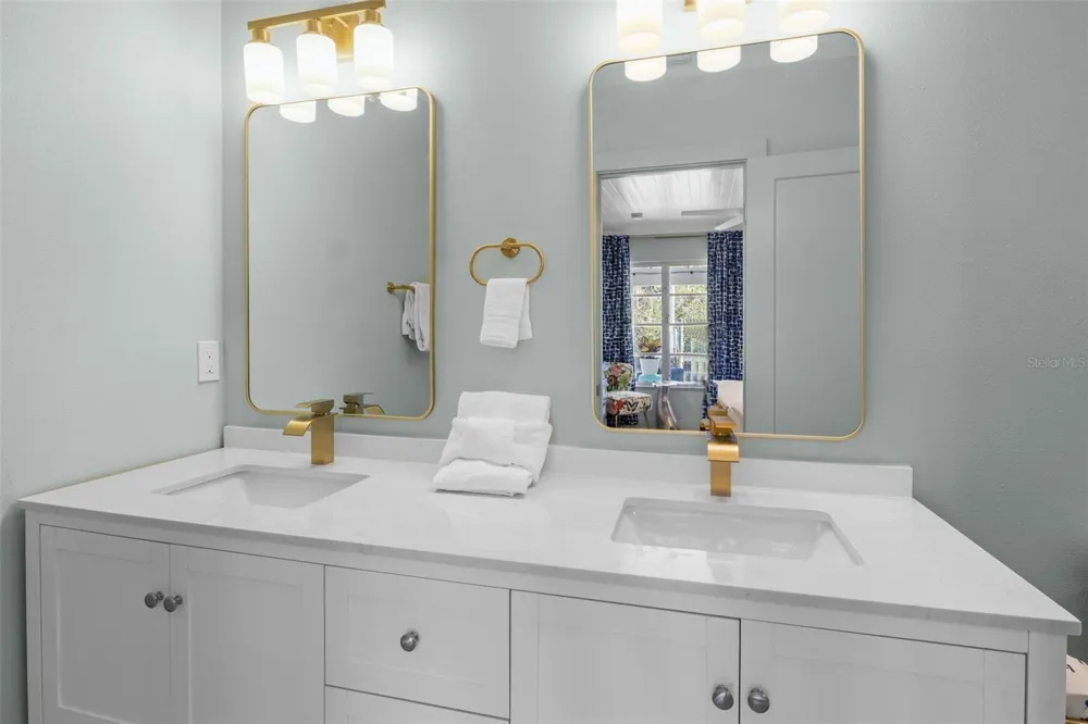 26 SEASIDE COURT Holmes Beach, FL 34217