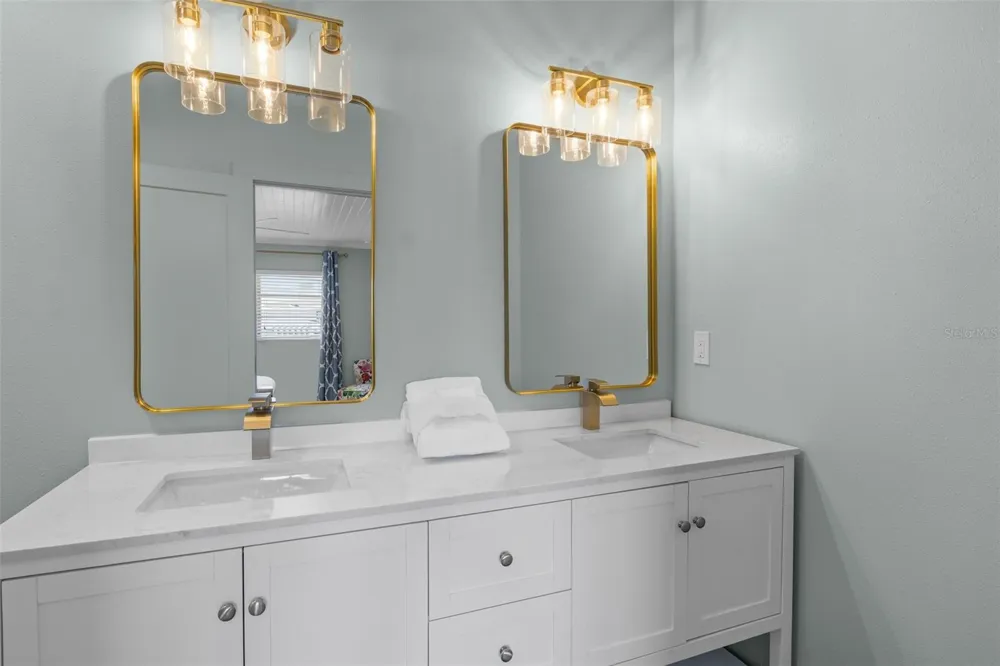 26 SEASIDE COURT Holmes Beach, FL 34217