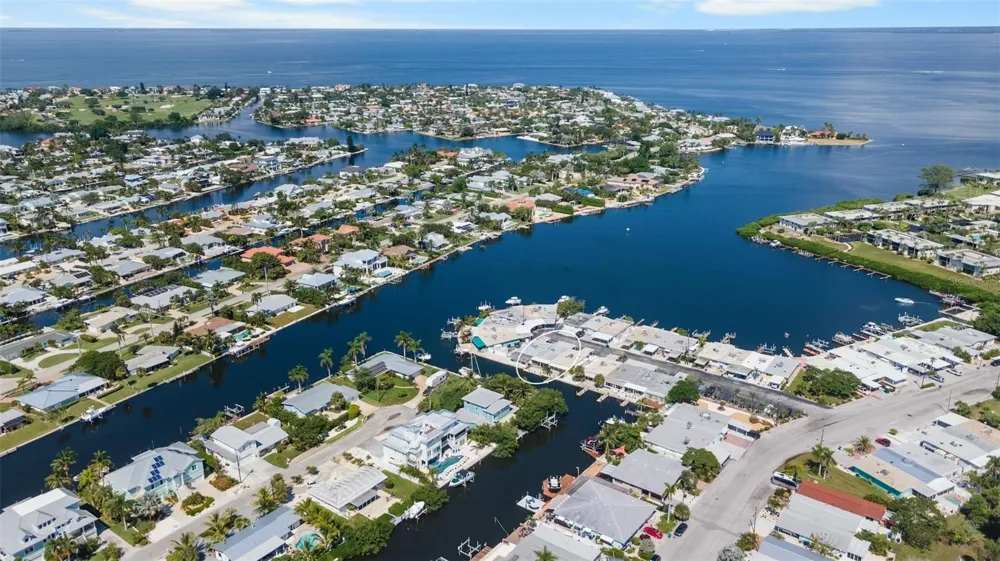 26 SEASIDE COURT Holmes Beach, FL 34217