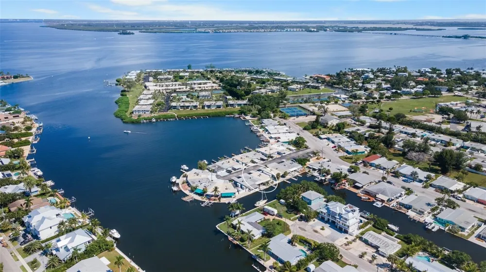 26 SEASIDE COURT Holmes Beach, FL 34217