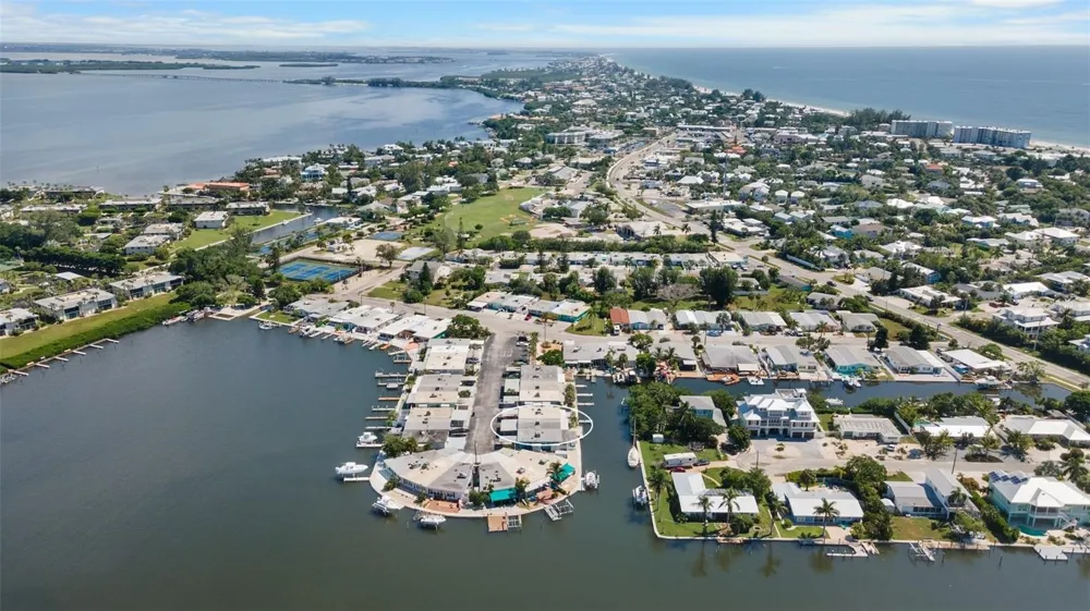 26 SEASIDE COURT Holmes Beach, FL 34217