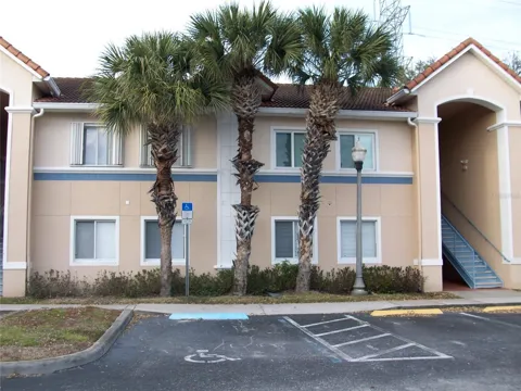 495 LAS CORTES LANE #105