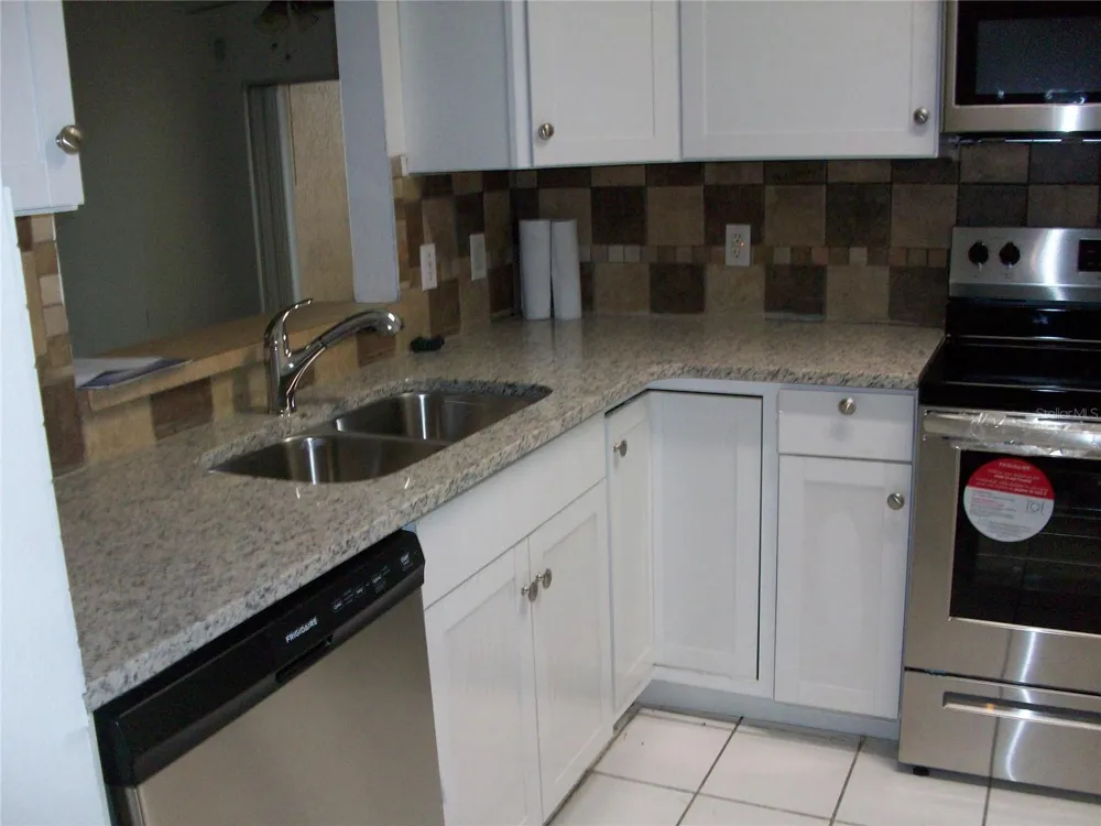 495 LAS CORTES LANE #105 Orlando, FL 32824