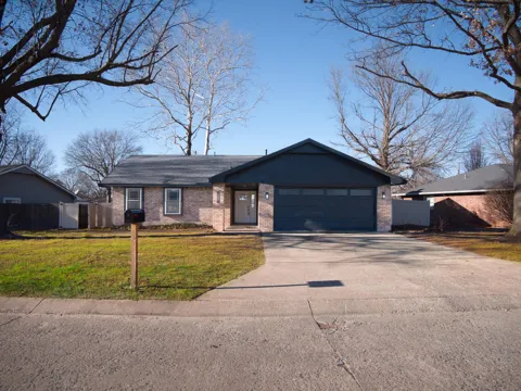 2221 Elmwood Lane