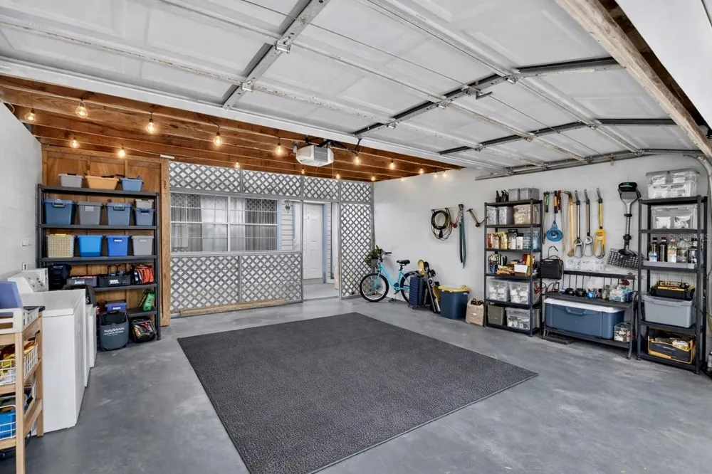 11920 DIETZ DRIVE #11920 Tampa, FL 33626