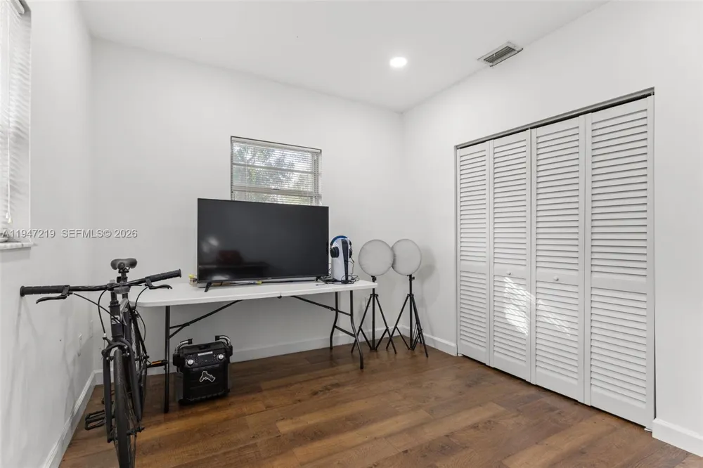 550 Cardinal St Miami Springs, FL 33166