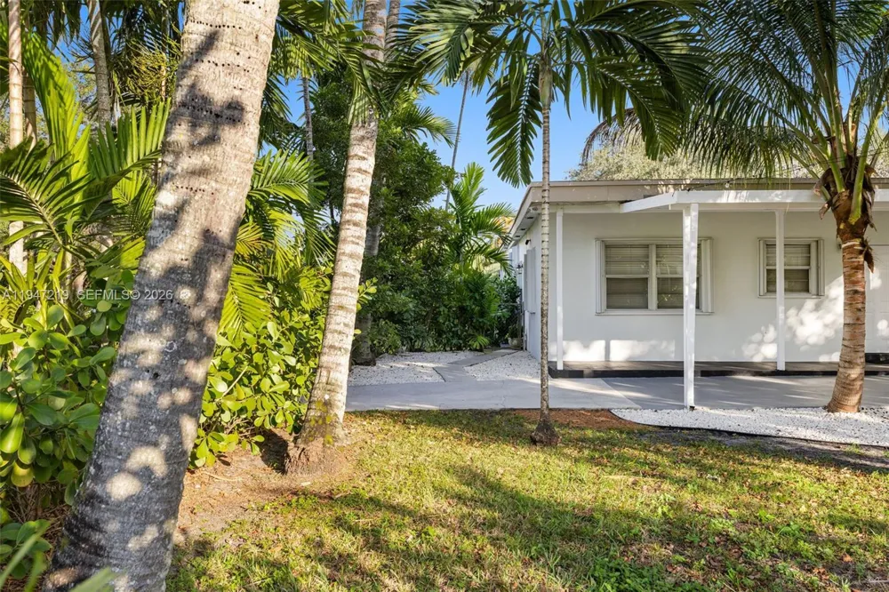 550 Cardinal St Miami Springs, FL 33166