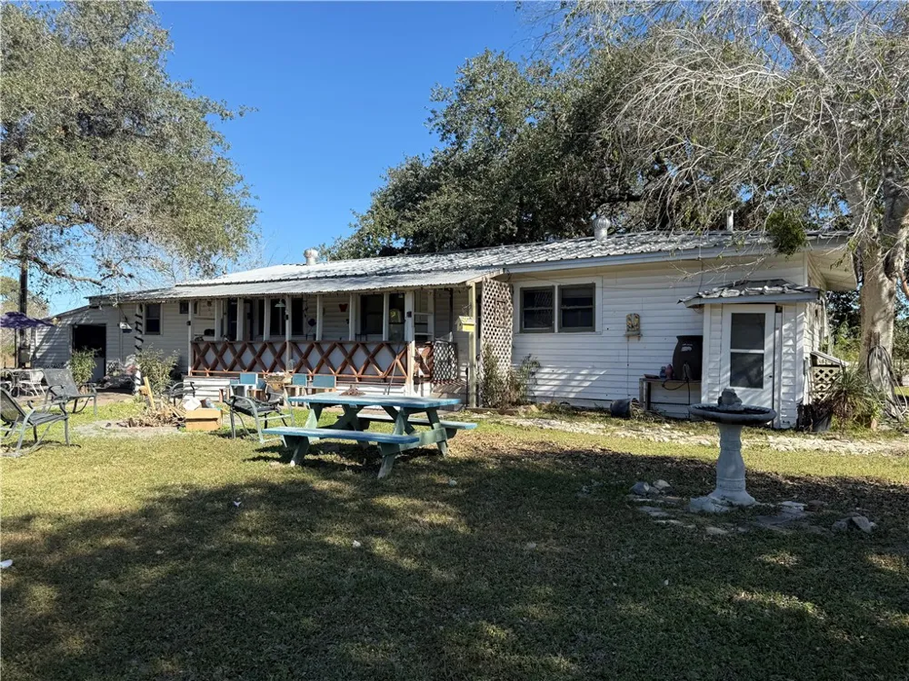 10740 County Road 535 Sinton, TX 78387